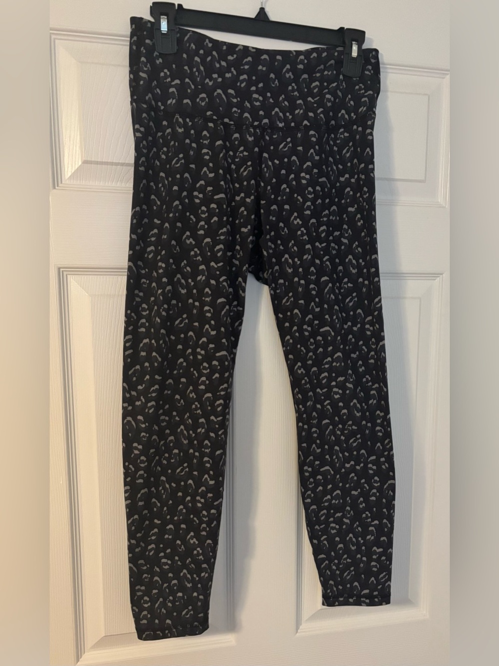 Old Navy Active Elevate Leggings Go Dry Women’s Medium Dark Grey Animal Print